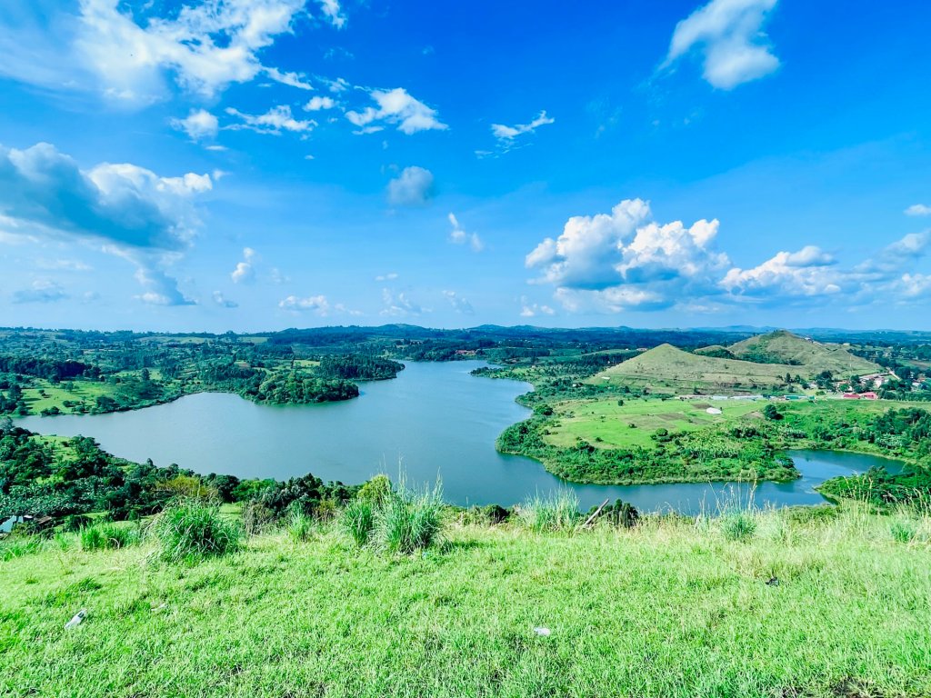 The spirit of Kitara is expressed in collaborative tourism forging a vibrant tourism future and unlocking the heart of Uganda. Uganda’s crown jewel of tourism where the equator embraces the Switzerland of Africa where the spark of innovation gives the next tourism titans while celebrating the architects of tourism, a celebration of Heritage and harmony, the soul of Africa.