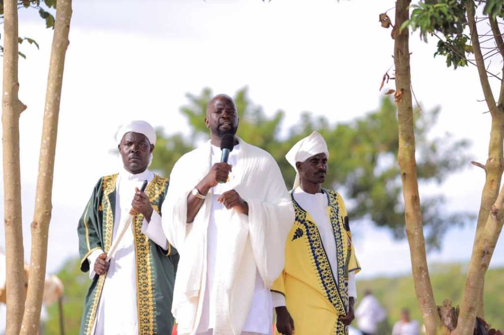 Symbolic Acts of Unity and Restoration
In a significant move to unite African cultures and beliefs, Mulema led a gathering from December 30, 2022, to January 1, 2023, where he handed over a ceremonial drum to the "Abahinda from Buganda." According to Mulema, this act was a symbolic step toward restoring the Bachwezi dynasty and linking the Buganda and Ankole kingdoms, as Ankole is considered the historical base of the Bachwezi. These spiritual centers also serve as places of prayer and healing, where people with various spiritual issues seek spiritual guidance. Each base is overseen by a local leader.
